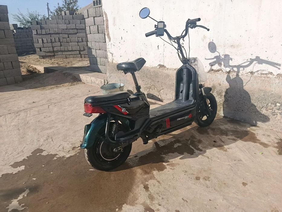 Skuter sotiladi 100$