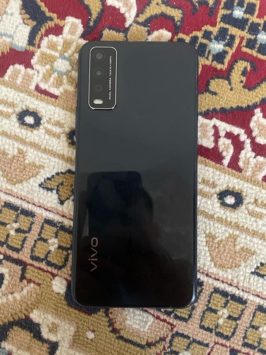 Vivo V2026 в чёрном цвете