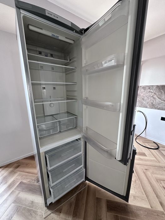 Продам холодильник indesit