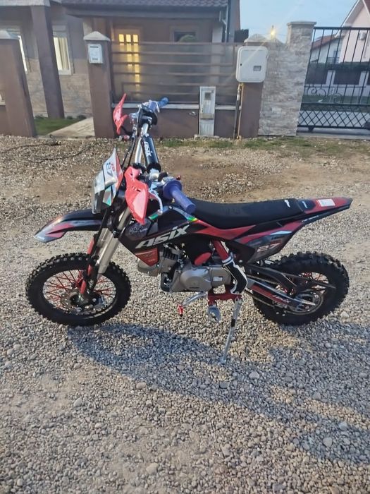 Vând Cross Asix 125