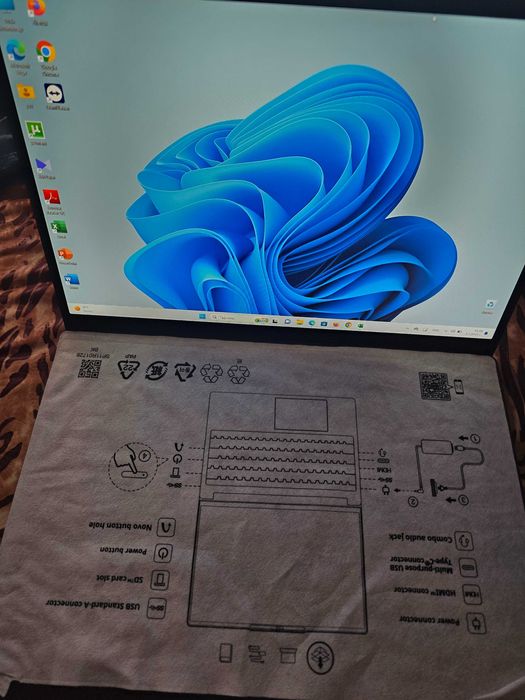 Лаптоп Lenovo IP3 Slim