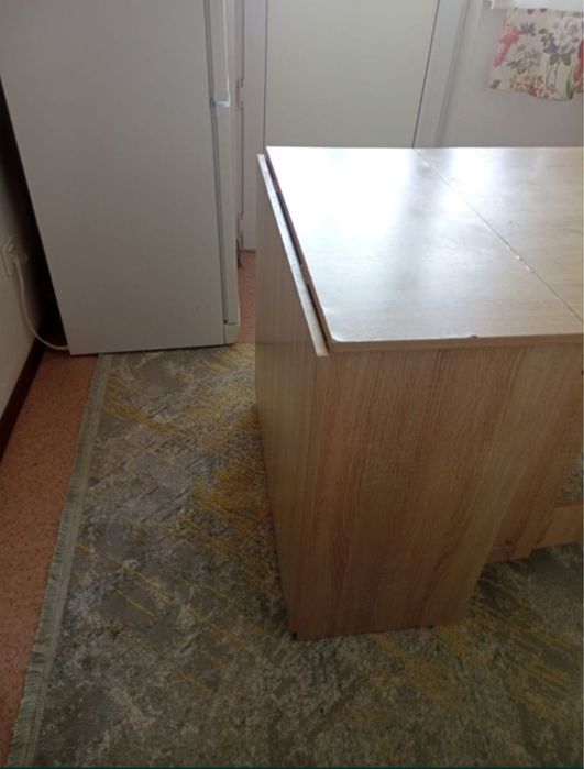 Продам кухонный стол