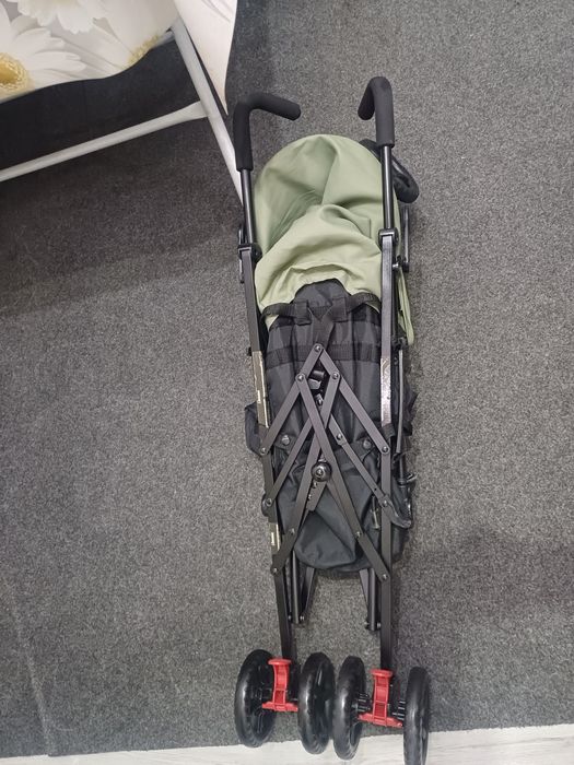 Продаётся фирменный коляска трость