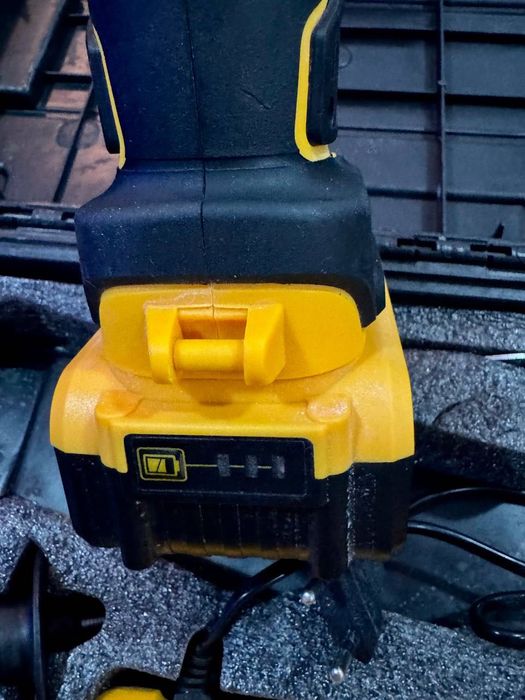 DeWALT Безжична ъглошлайфмашина