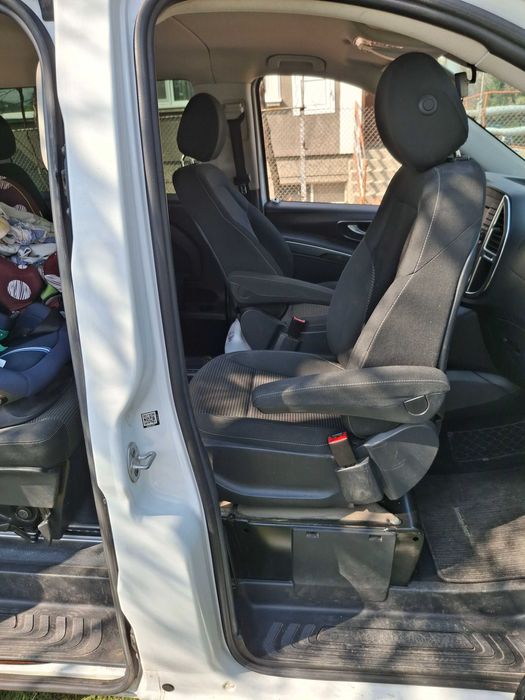 Въртяща се конзола Mercedes Vito/Viano w447 (след 2015г.), от страната на пътника