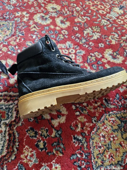 Продават се дамски боти