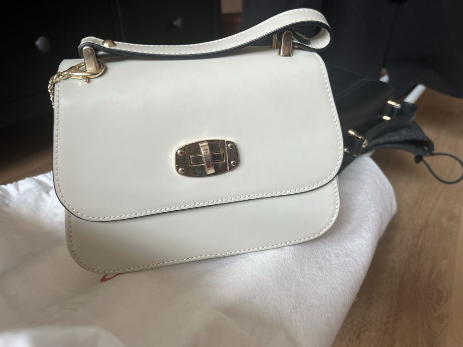 Бяла чанта от естествена кожа