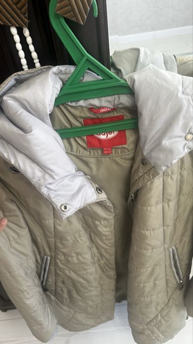 Продается демисезонная куртка.