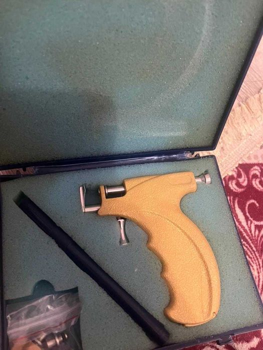 Аппарат для прокалывание ушей