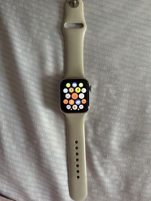 Продам Apple Watch SE 2 Gen (2023)