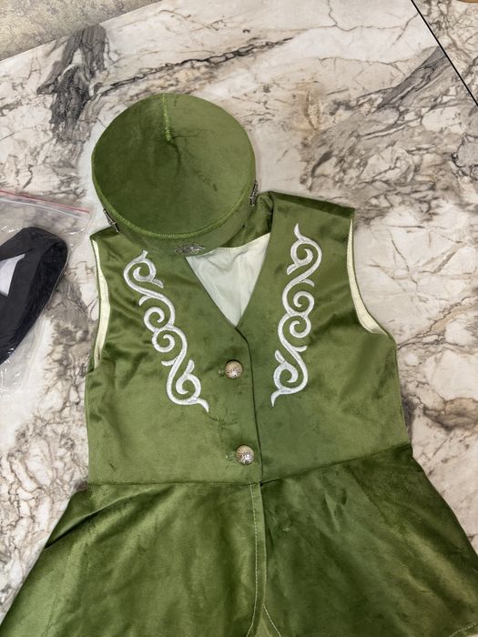 Продается детская национальная жилетка и такия