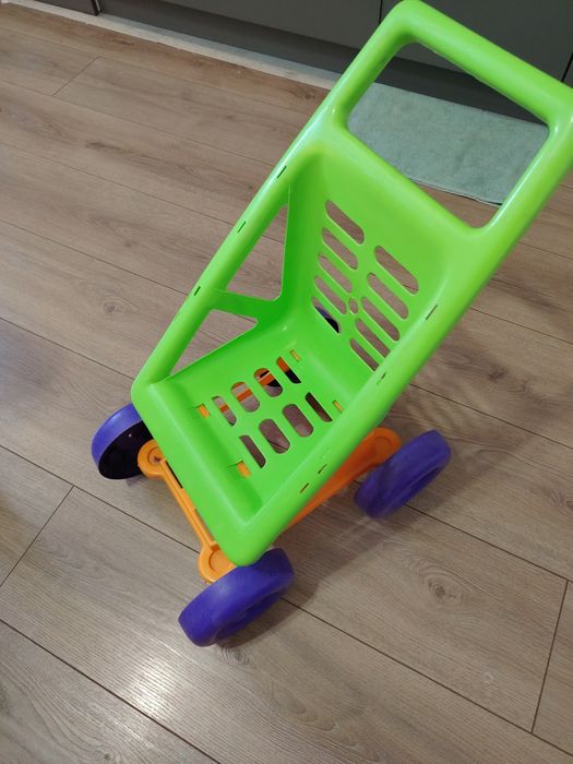 Игрушечная коляска