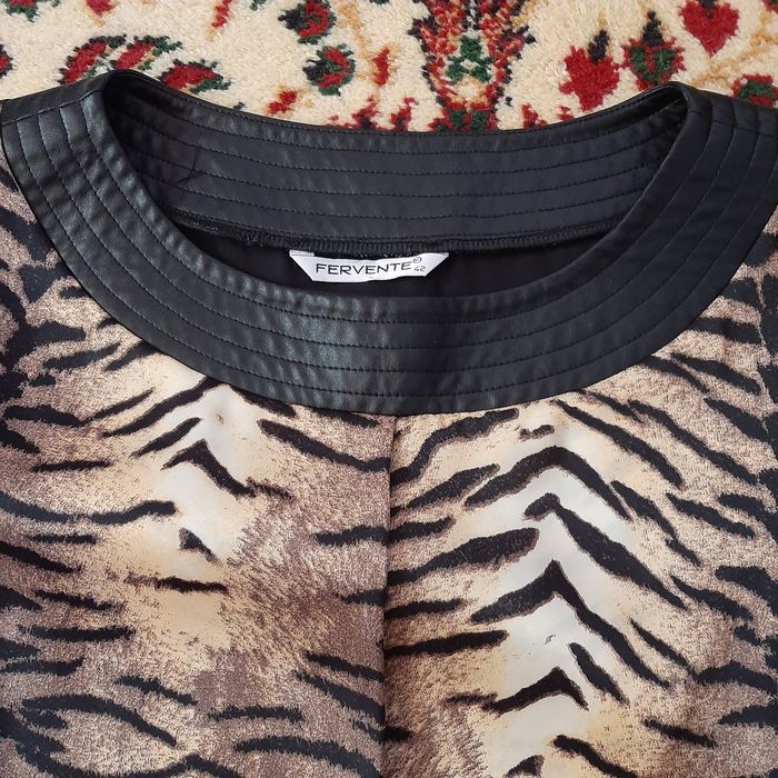 Продаю блузку новую фирменную 48 размер