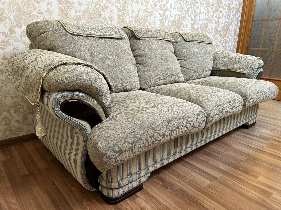 Продаю комплект мягкой мебели: диван + софа + кресло