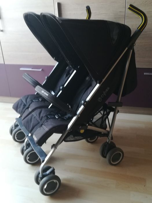 Количка за близнаци