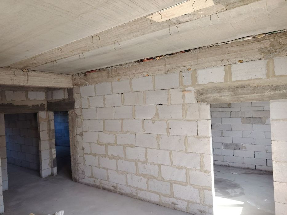 2 ta karobka xolatida uchastka hamda 5 sotix quruq yer sotiladi