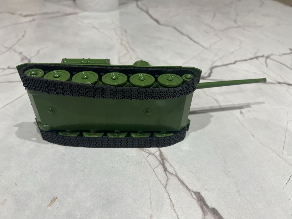 Танки, бтр, пушки.