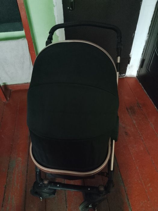 Продам прогулочный коляску.