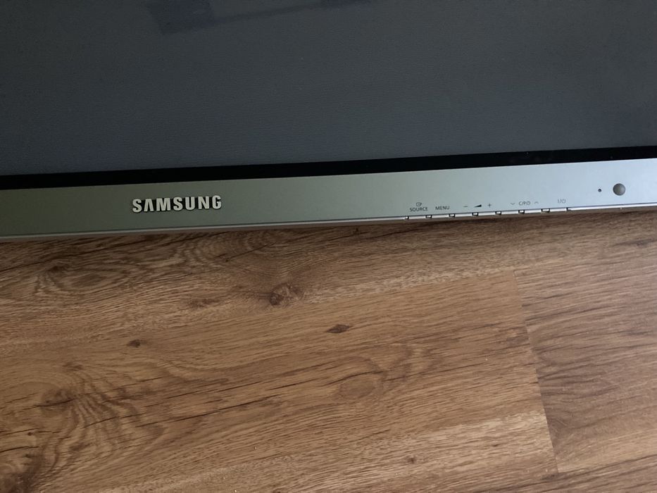 Tv Samsung plus suport perete