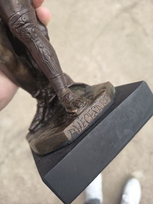 Statueta Veche De Colecție Semnată "Gladiator"