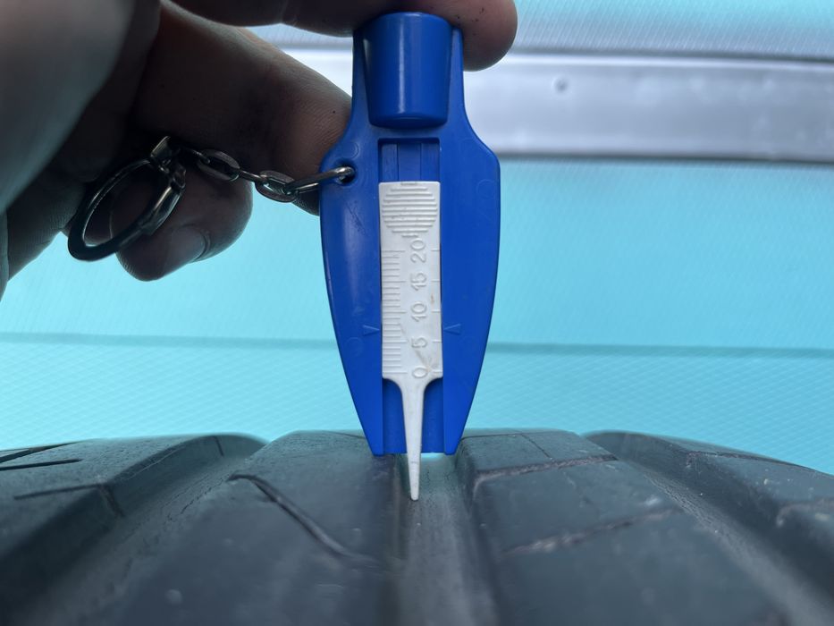 225/40/18 dot22 (2 броя) 7мм грайфер