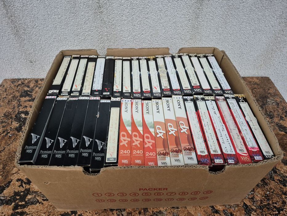 Vând 40 casete video Sony VHS originale de 240 minute colectie filme acțiune,drama,Comedie, Triler, dragoste,western...etc.