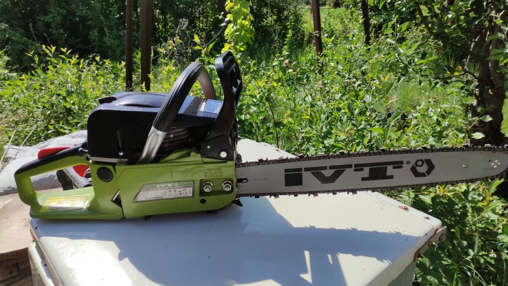 Продам бензопилу IVT