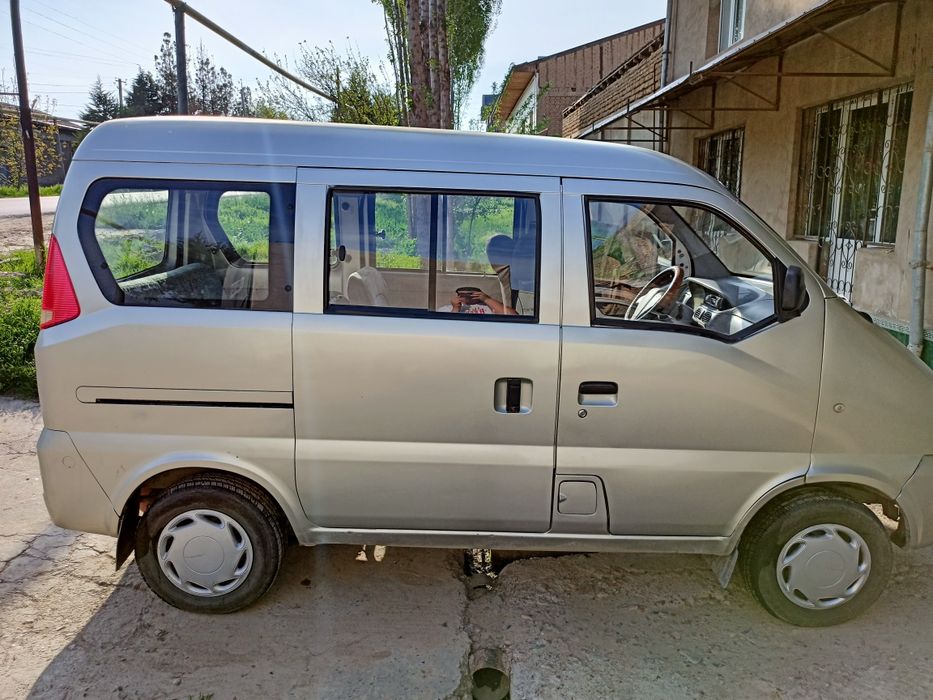 Moshina hujjatlari joyida