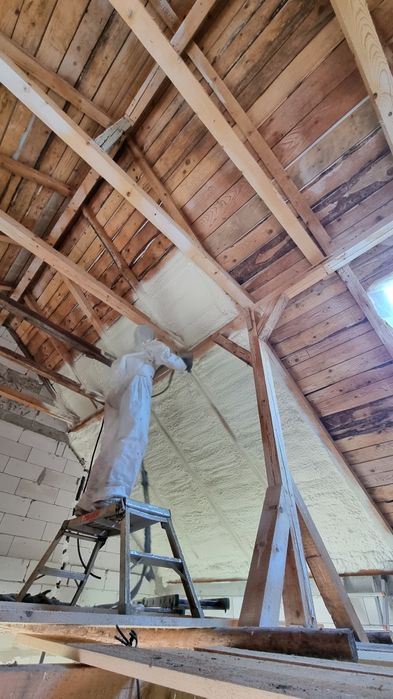 Izolatii Spuma Termoizolatie cu Spuma Poliuretanică