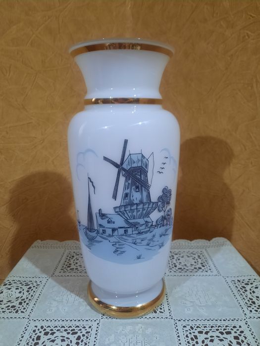 Красивая ваза "Мельница" . Богемия. Чехословакия. В идеальнейшем состо