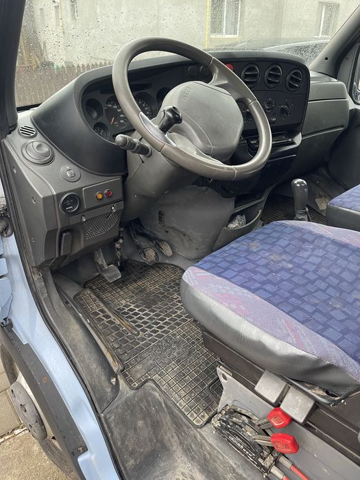 Camioneta cu macara FASSI