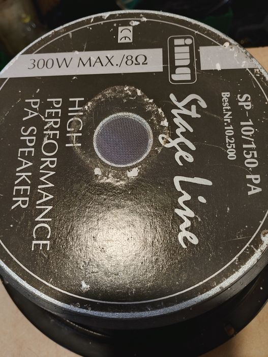 Продавам два говорителя 10-инчови по 300 w