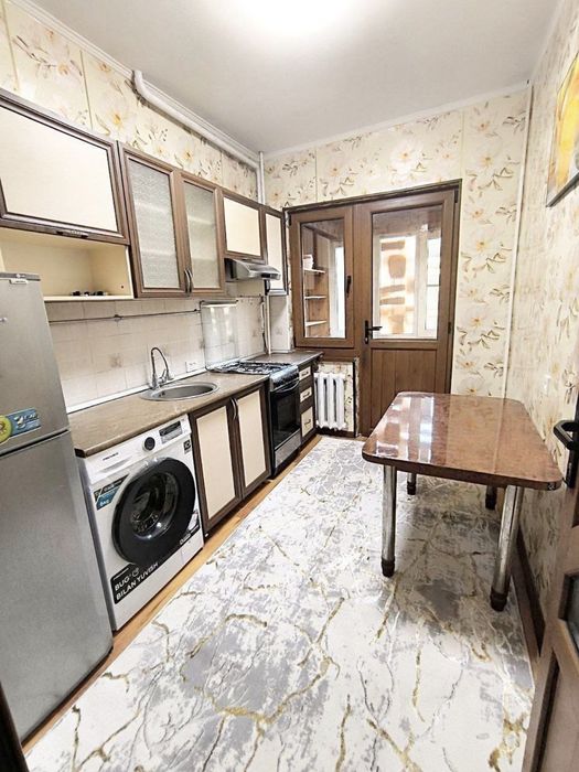 Xalqlar do'stligi metrosi yonida