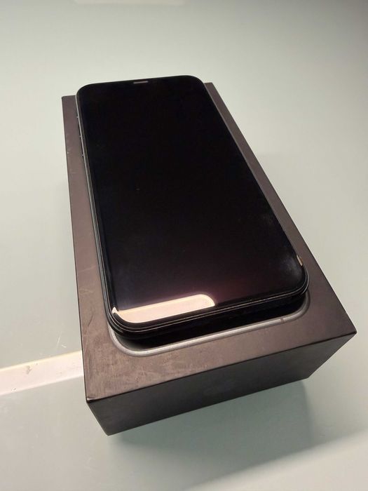 Продавам iPhone 11 Pro 64Gb Midnight Green като нов 93% SOH + подаръци