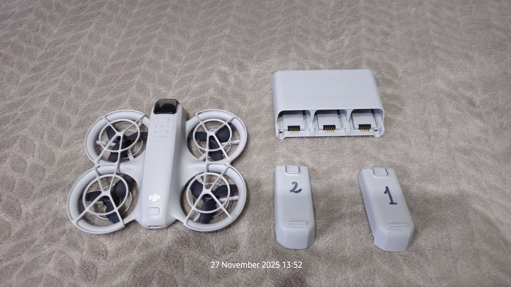 DJI Neo cu 2 baterii si hub incarcare