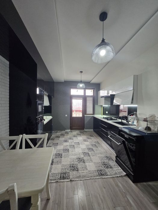 Сдаётся 4 комнатная 170мкв яккасарай рест.