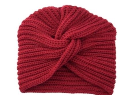 Плетена зимна шапка