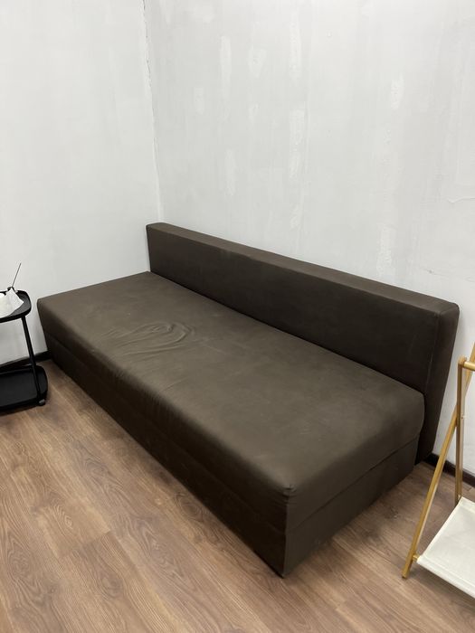 Срочно продам диван