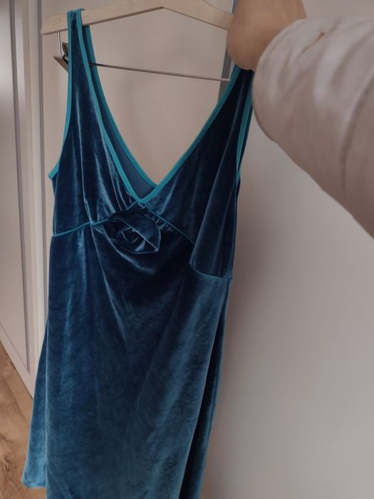 Rochie catifea nouă 42