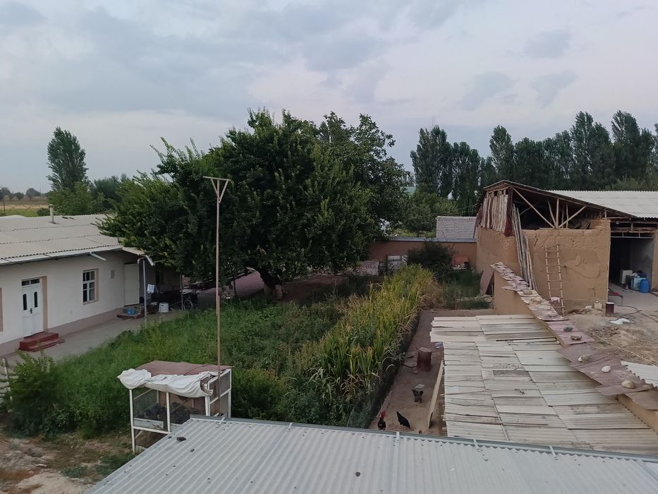 Uy sotiladi 10 sotix