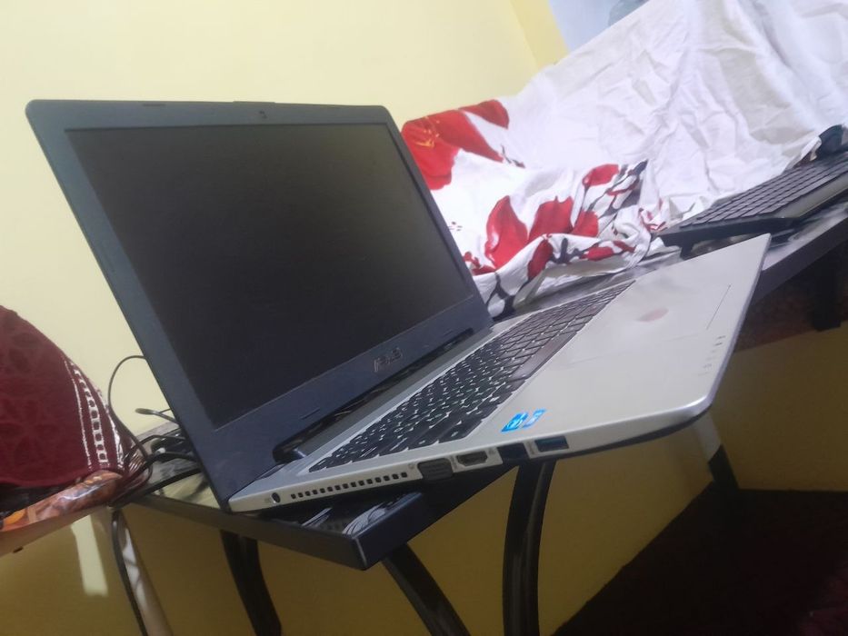 Nootbuk Asus sotiladi