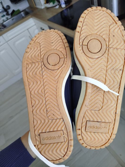 Adidas оригинални маратонки 39номер