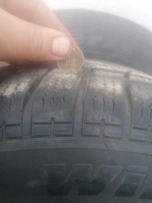 Vânt roți iarna golf 4 preț 500 lei capacele incluse în pret