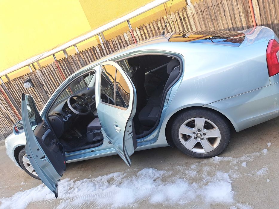 Vand Skoda , motor 1.4 TSI , qn fabricatie 2010, proprietar.