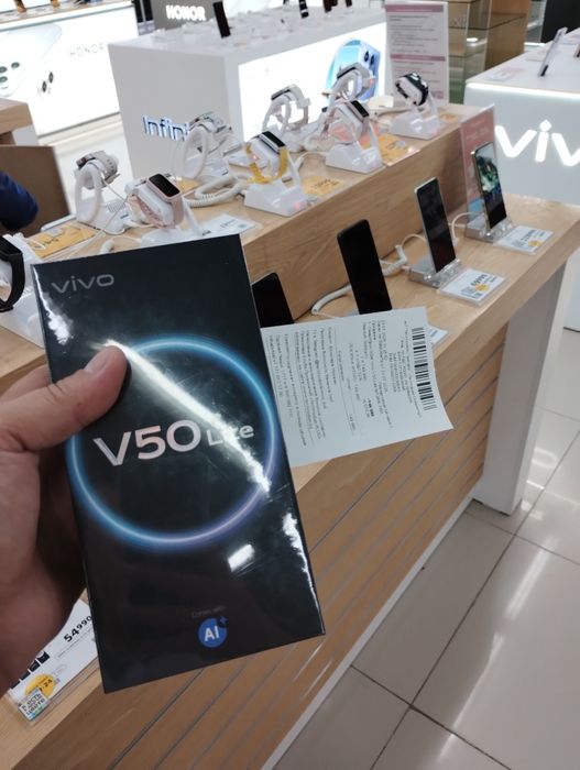 Подам смартфон Vivo v 50 lite