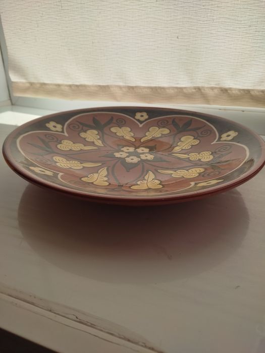 Блюдо с орнаментом.
