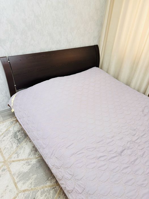 Продам кровать с матрасом.