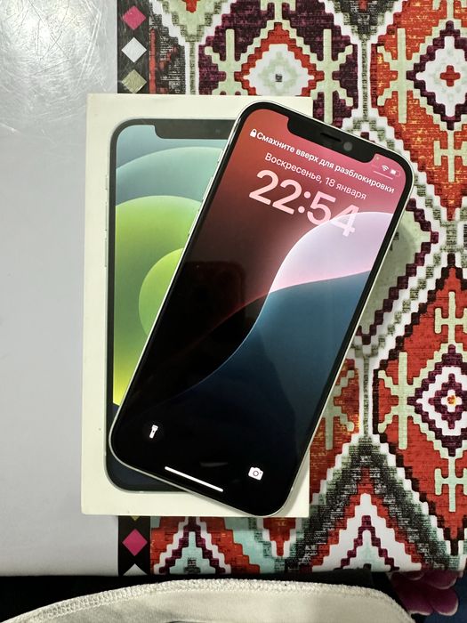 Продам айфон 12