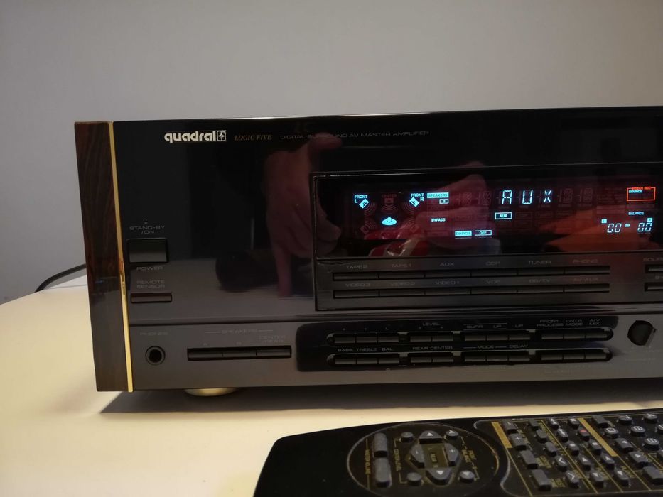 Amplificator QUADRAL model LOGIC FIVE cu telecomanda - Impecabil/Korea