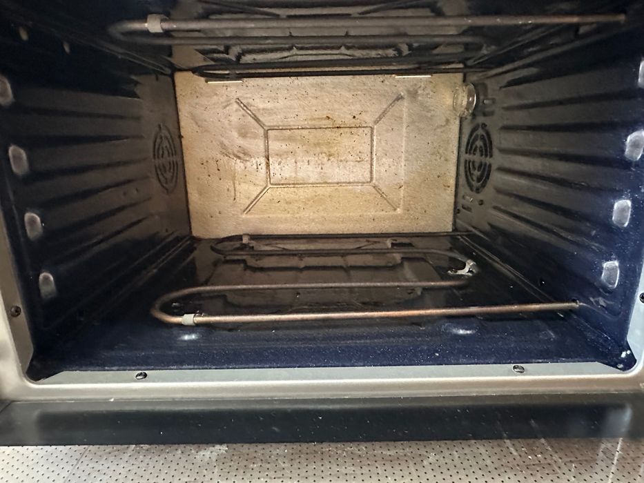 Продаю духовку artel